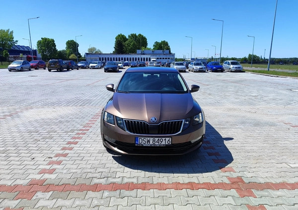 Skoda Octavia cena 41000 przebieg: 222000, rok produkcji 2018 z Świdnica małe 191